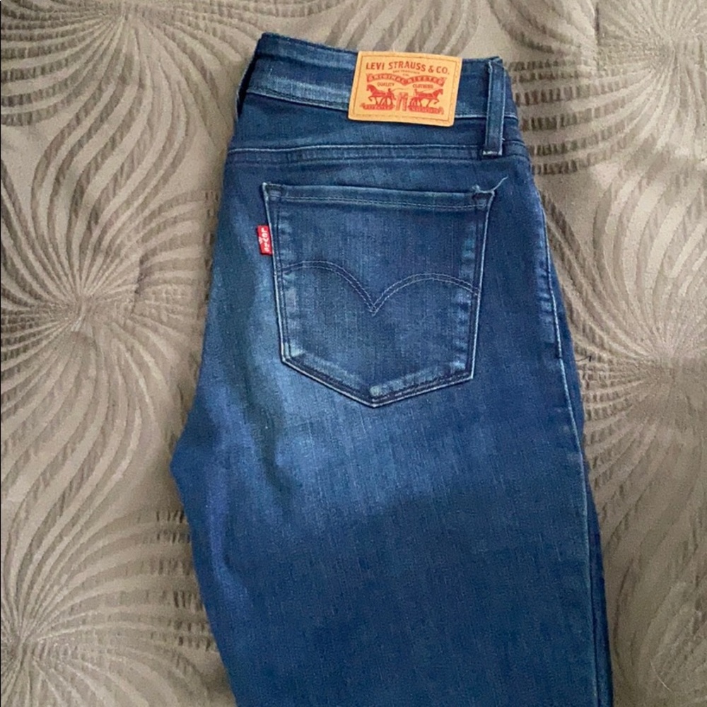 Levi Dark Blue wash 711 Skinny Jeans size 25 waist